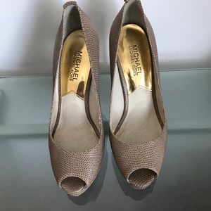 Michael Kors - Tan Crocodile Platform Heel / Pump